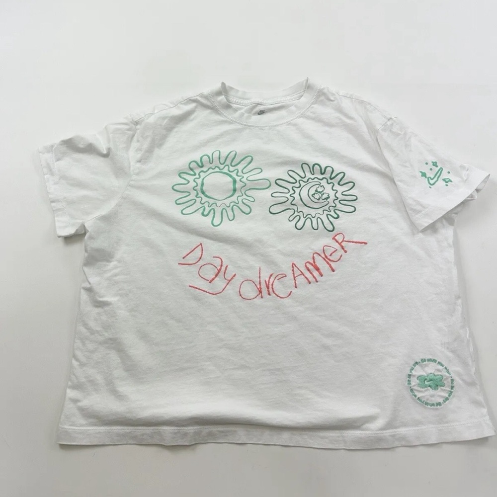 Nike Women’s The Daydreamer Tee Size Medium